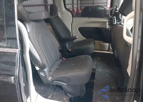 2020 Chrysler Pacifica Touring z USA, uszkodzony, nr VIN 2C4RC1FG8LR123564